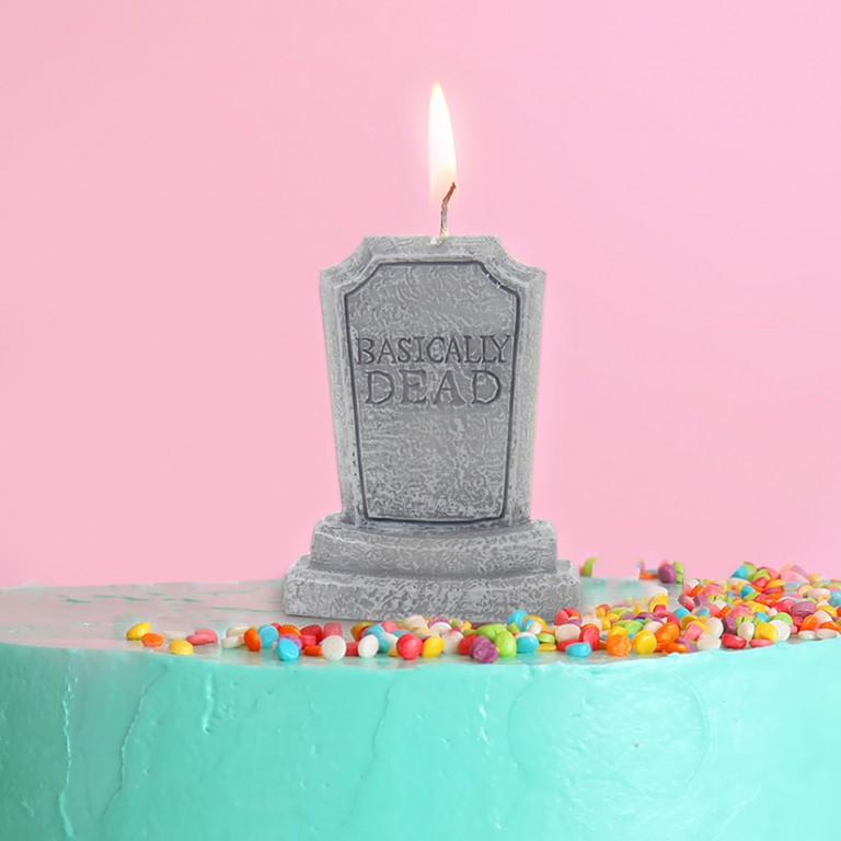 Verjaardagskaars Basically Dead - basically dead 1.jpg